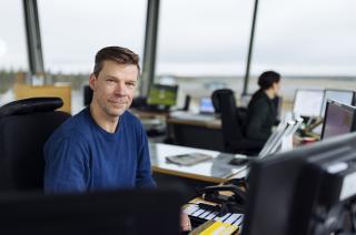 Lennonjohtaja tornissa